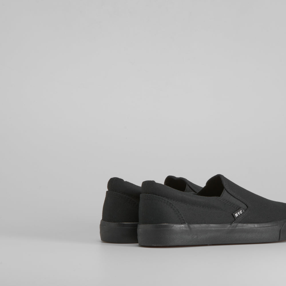 Zapatilla slip on básica NYC