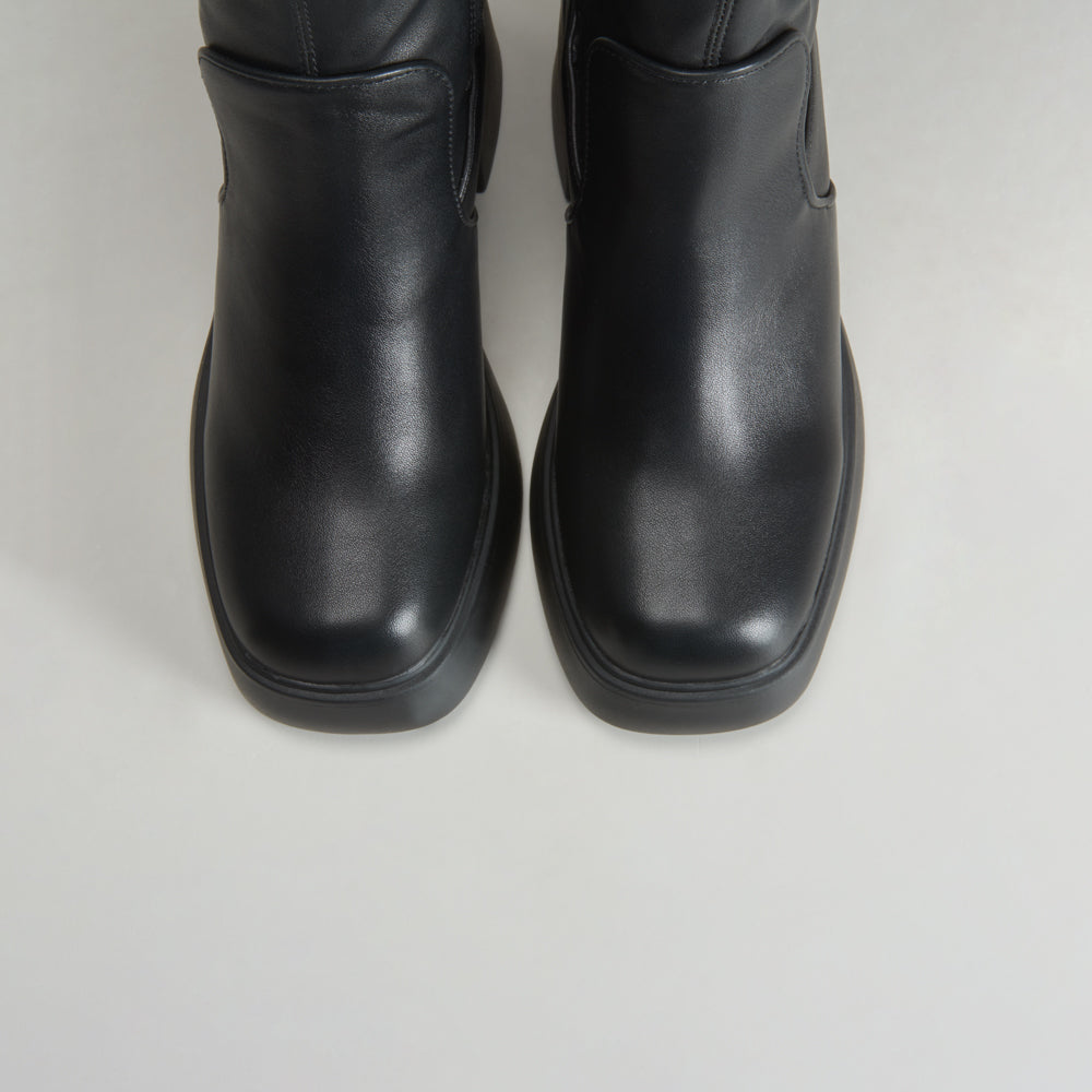 Bota de tacón negra NYC