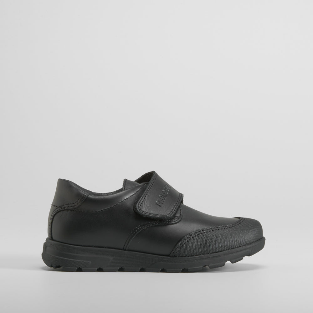 Zapato colegial negro de piel PABLOSKY