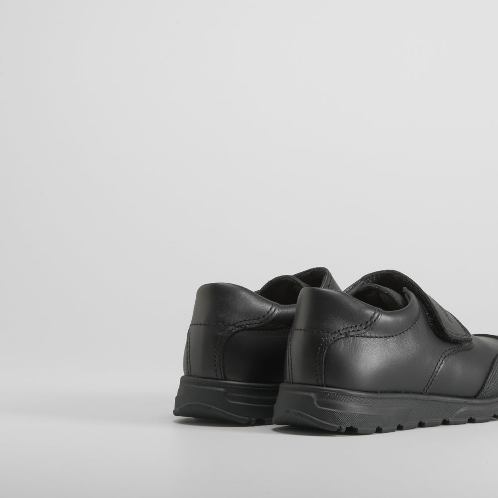 Zapato colegial negro de piel PABLOSKY