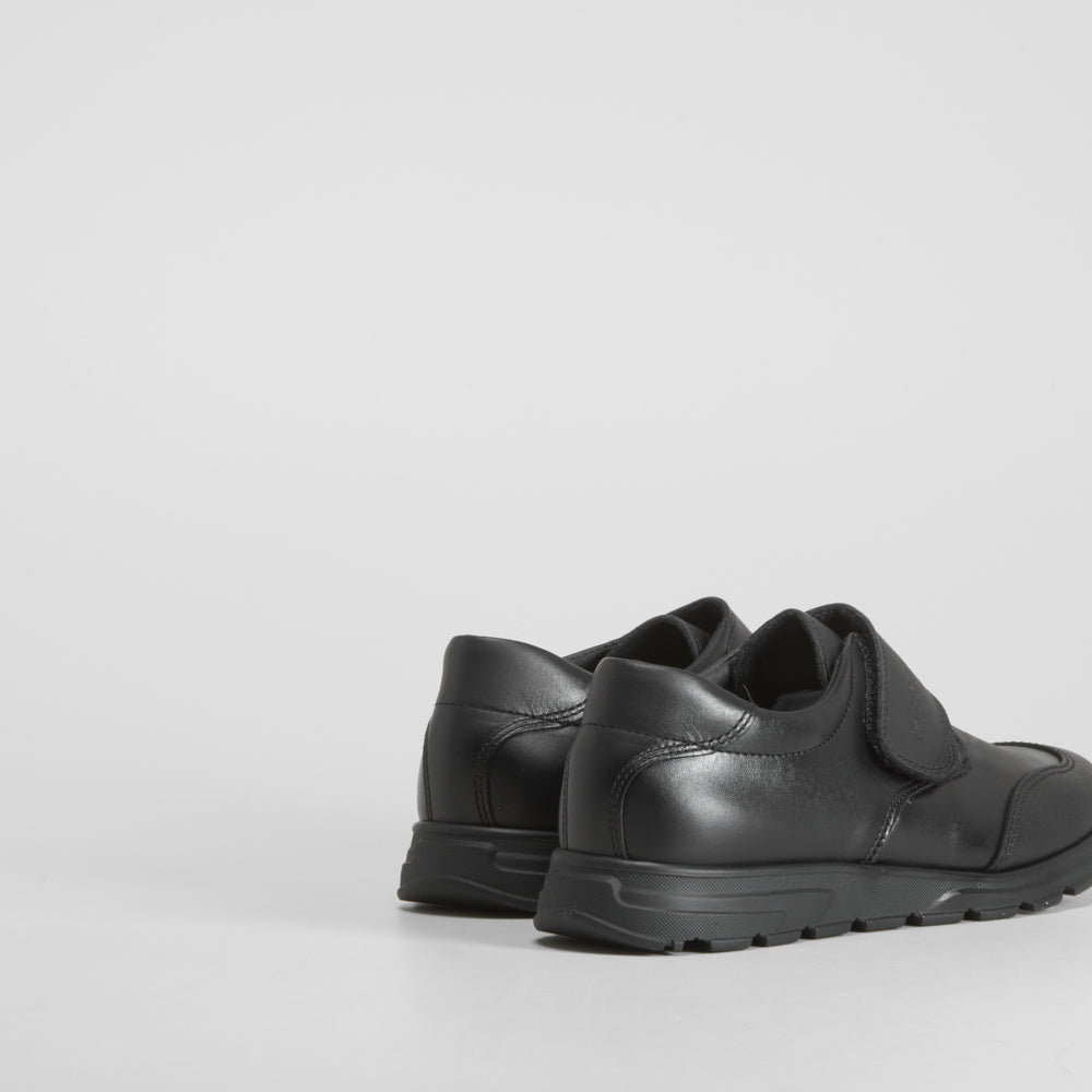 Zapato colegial de piel negro PABLOSKY