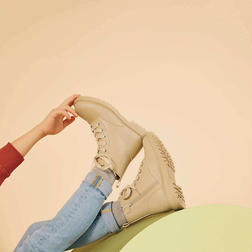 Botín militar plano beige OH GIRL
