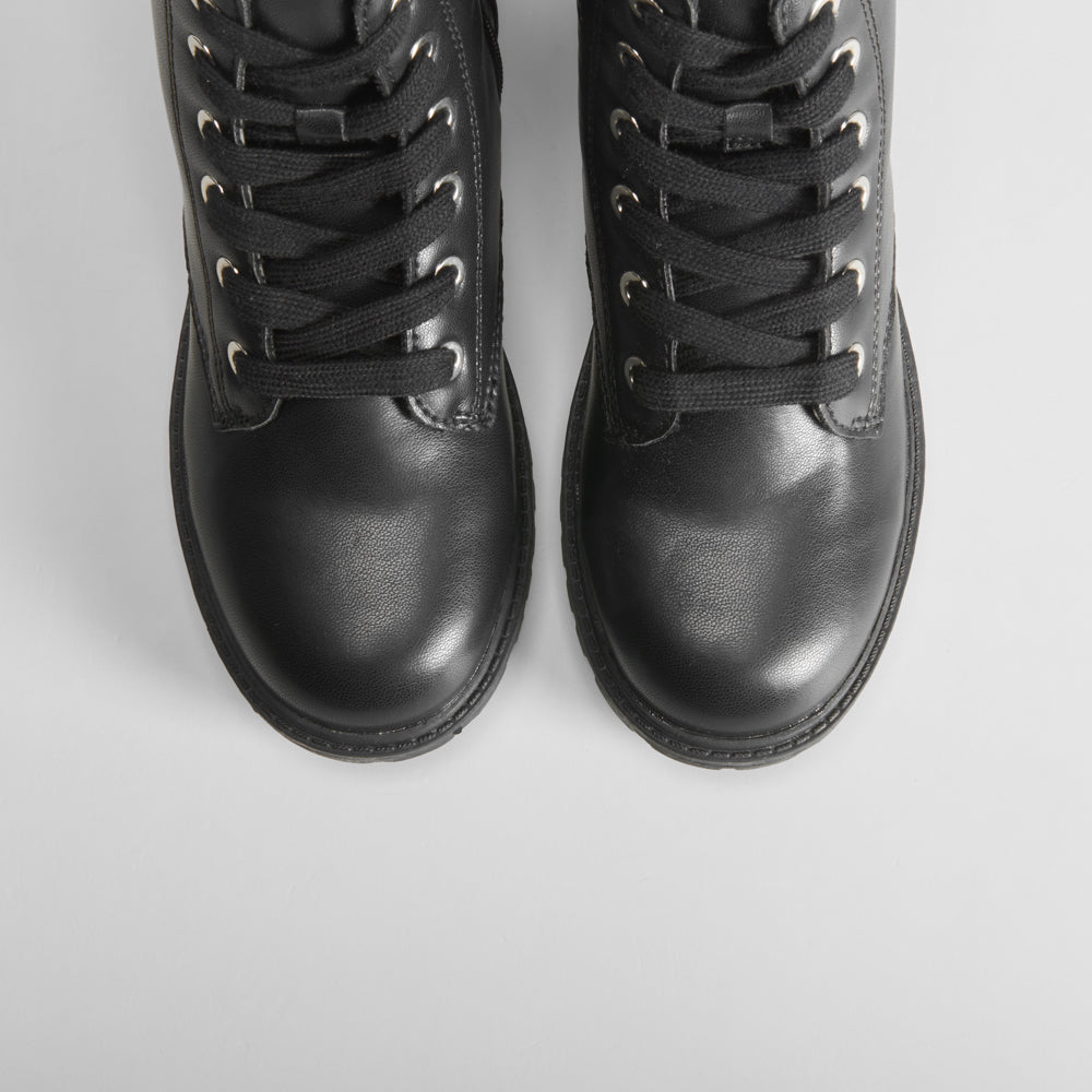 Botín militar plano negro OH GIRL