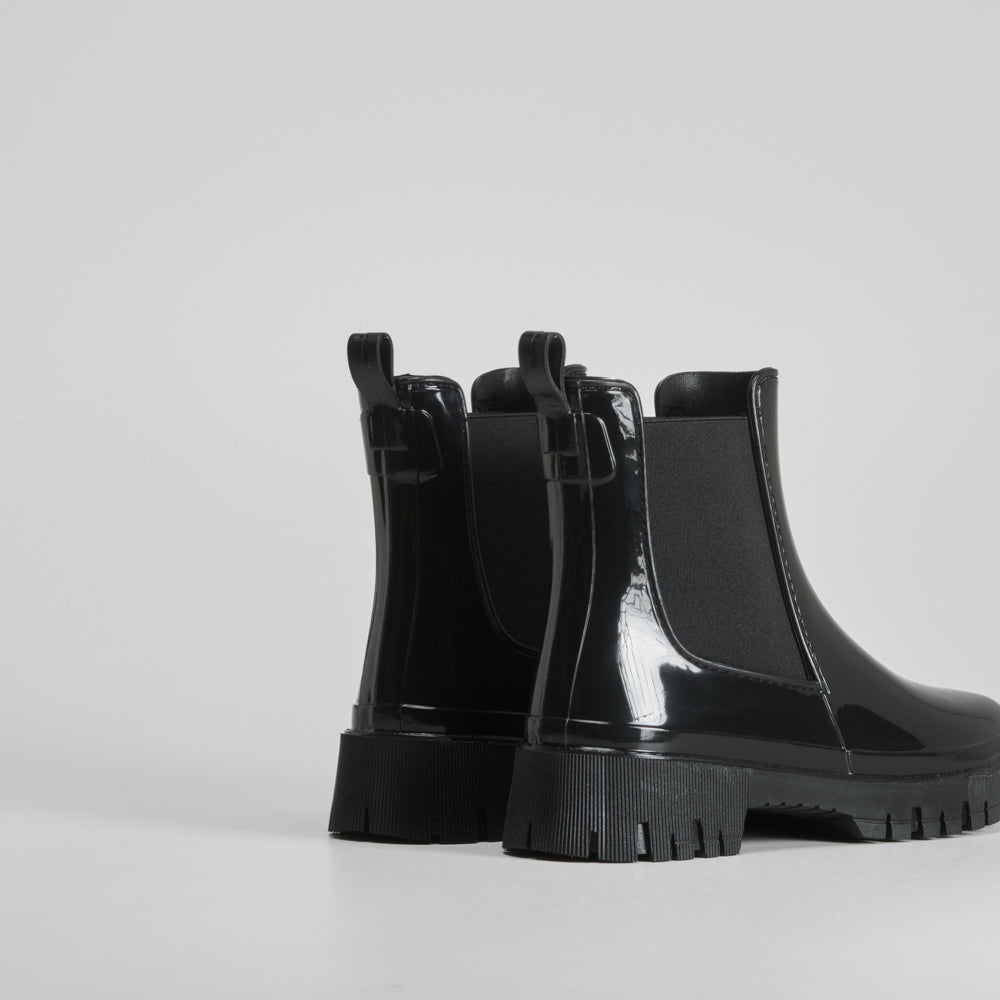 Botín chelsea negro de agua PICCOLA PIU