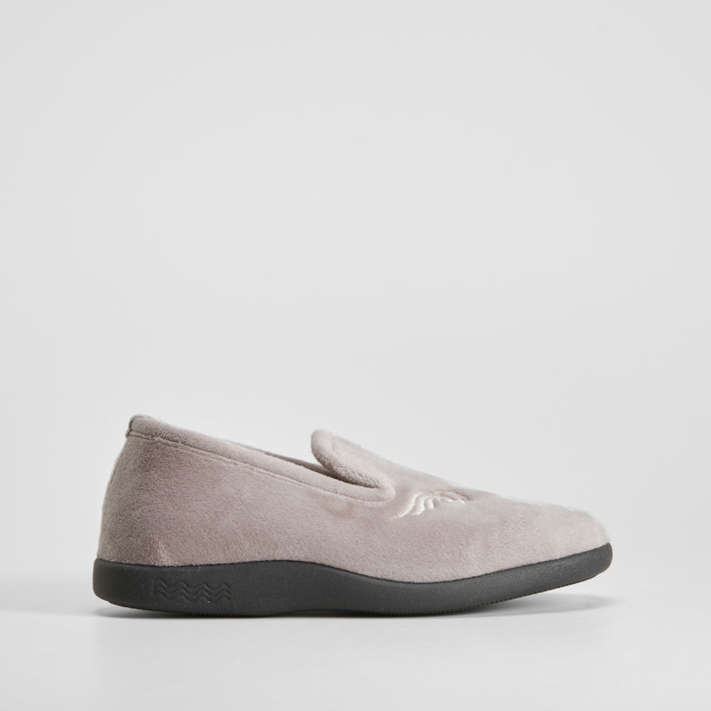 Zapatilla de casa cerrada básica COMFEET