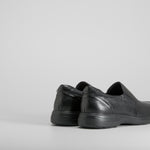 Deportivo slip on negro de piel COMFEET