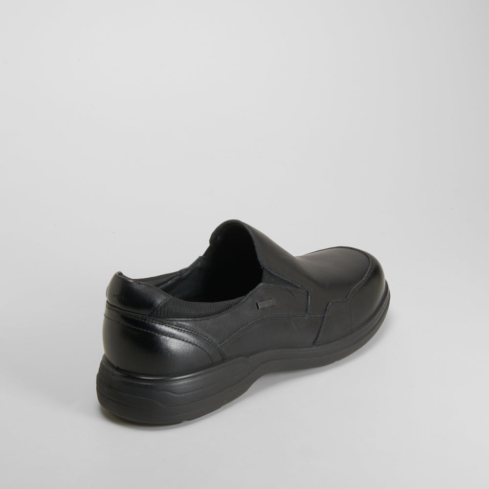 Deportivo slip on negro de piel COMFEET