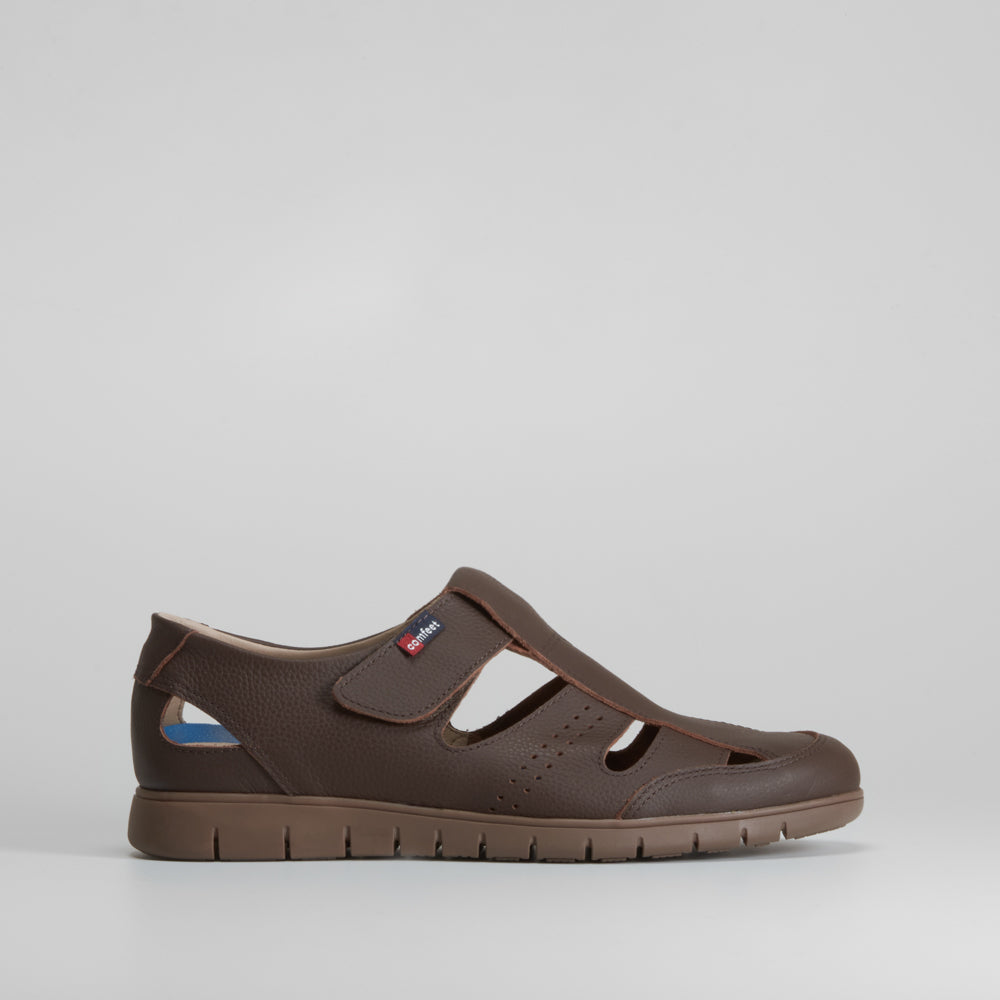 Sandalia cerrada de piel superflex COMFEET