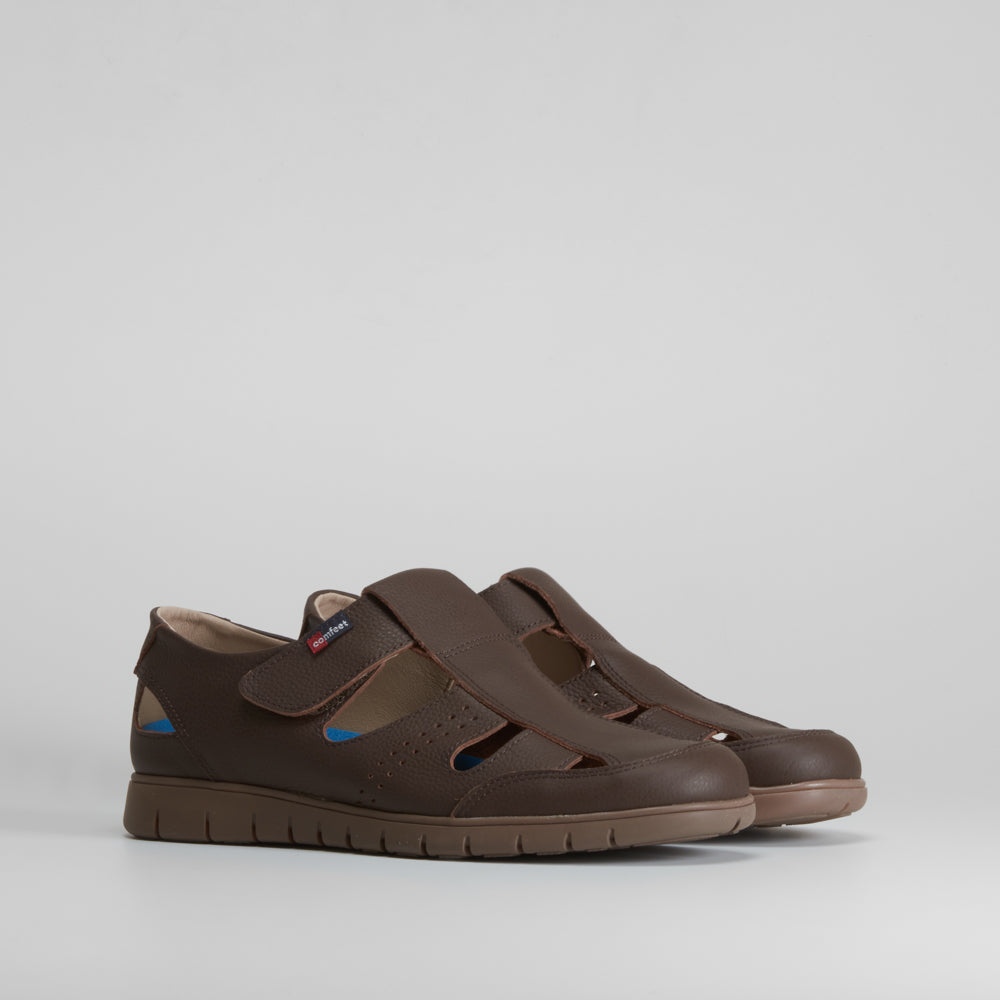 Sandalia cerrada de piel superflex COMFEET