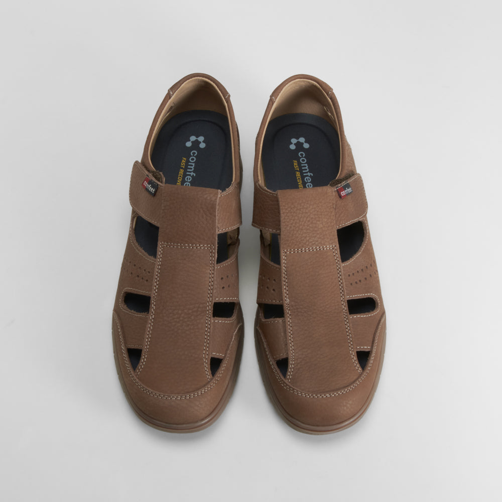 Sandalia cerrada de piel superflex COMFEET