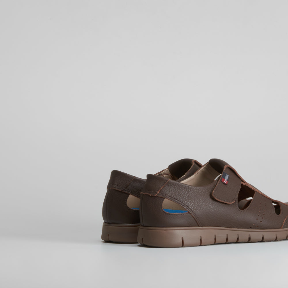 Sandalia cerrada de piel superflex COMFEET