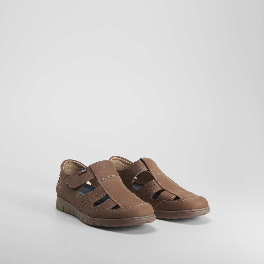 Sandalia cerrada de piel superflex COMFEET