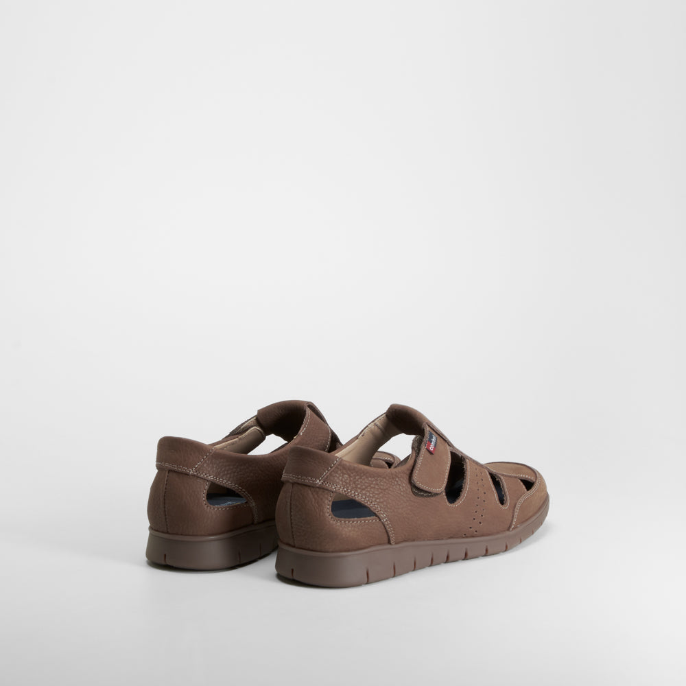 Sandalia cerrada de piel superflex COMFEET
