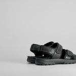 Sandalia de piel velcros de COMFEET