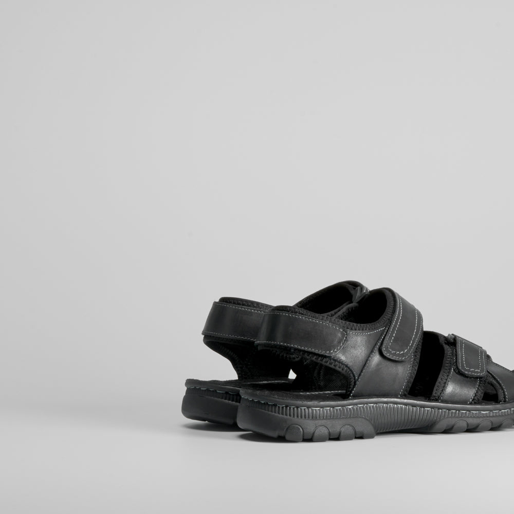 Sandalia de piel velcros de COMFEET