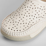 Zueco blanco troquelados de COMFEET