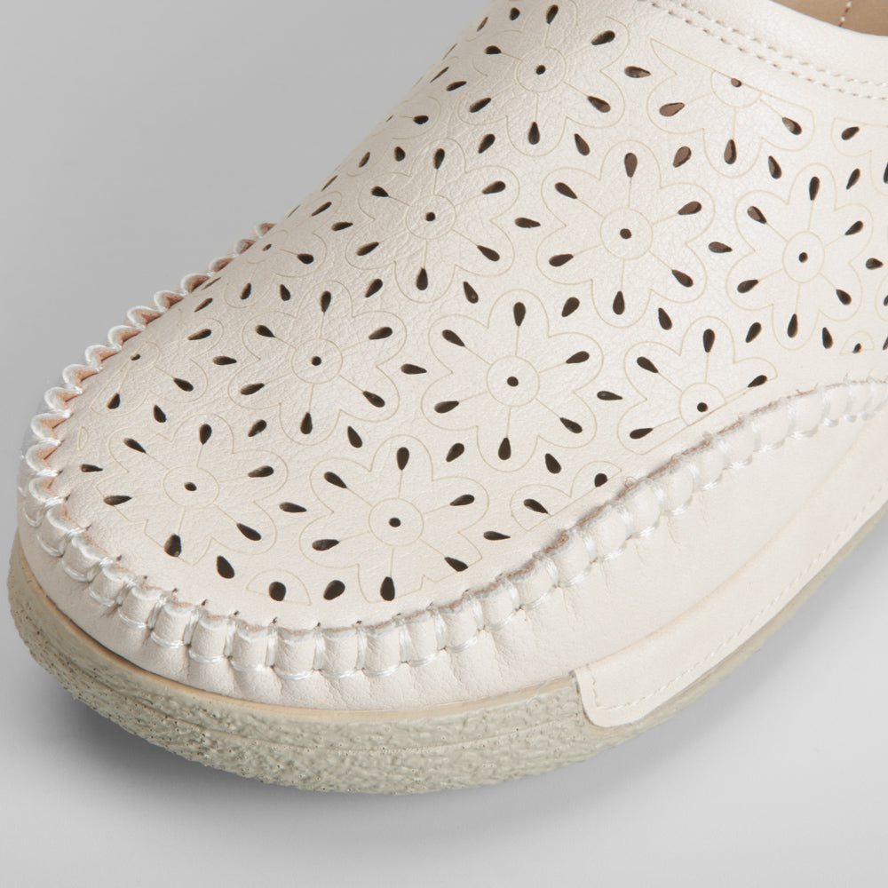 Zueco blanco troquelados de COMFEET