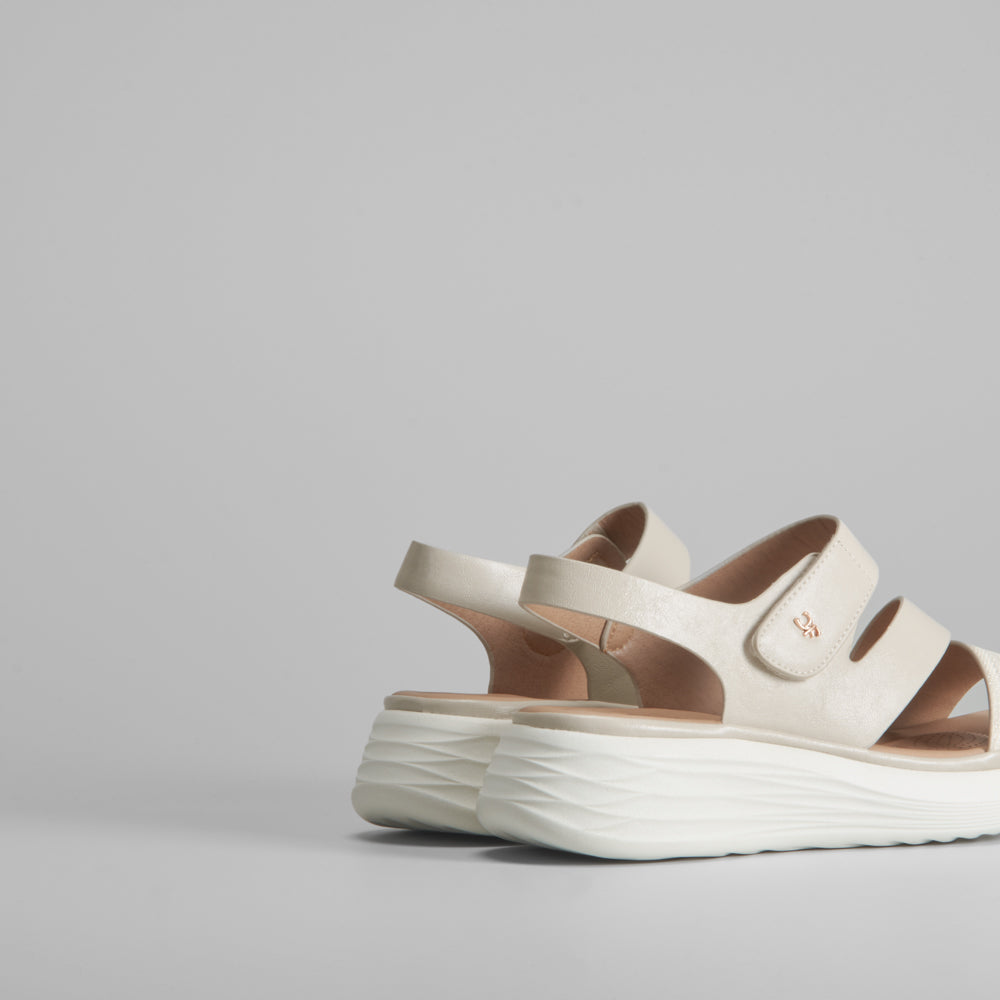 Sandalia plataforma velcro COMFEET