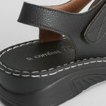 Sandalia de piel negra cosidos COMFEET