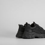Deportiva plataforma chunky negra NYC