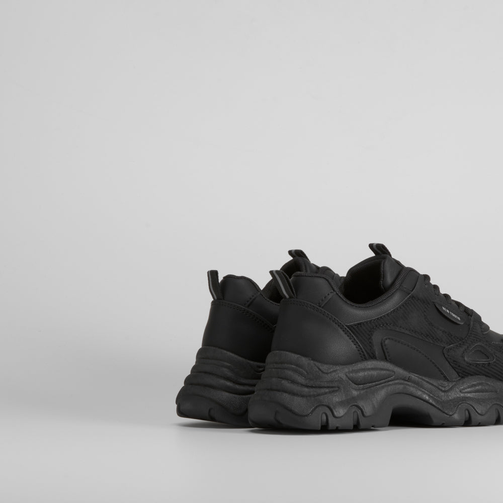 Deportiva plataforma chunky negra NYC