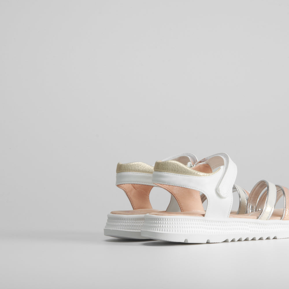Sandalia blanca tiras metalizada COMFEET KIDS