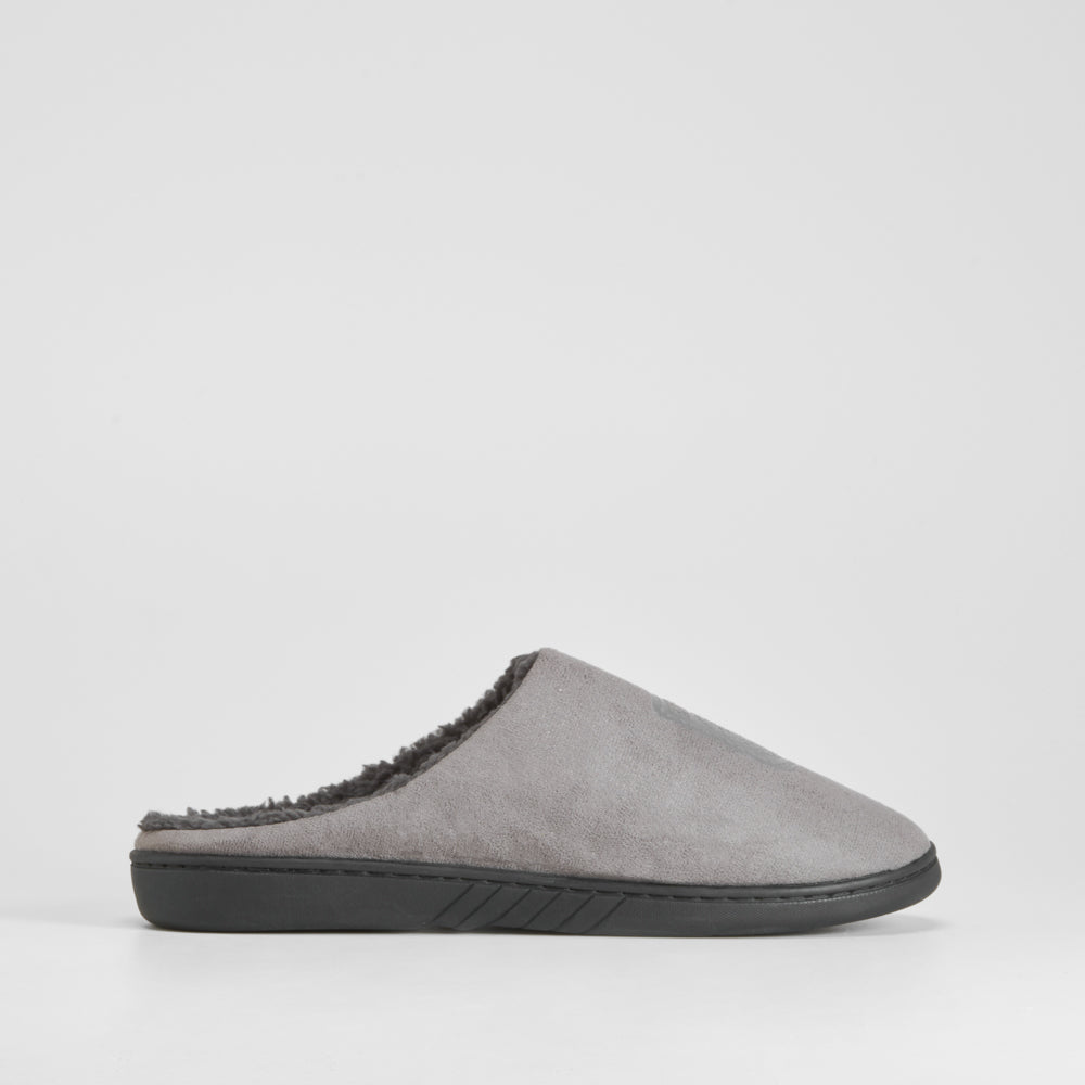 Zapatilla casa gris escudo OLYNE