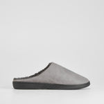 Zapatilla casa gris escudo OLYNE