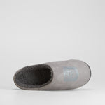 Zapatilla casa gris escudo OLYNE