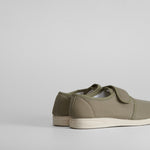 Zapatilla con velcro cómoda de COMFEET