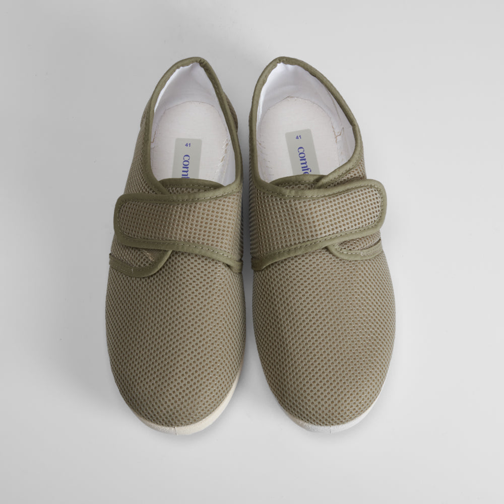 Zapatilla con velcro cómoda de COMFEET
