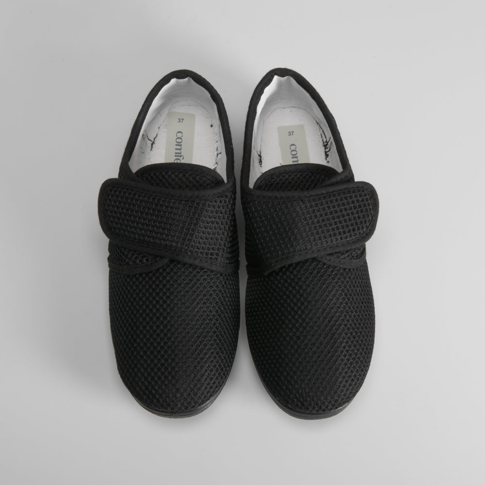Zapatilla con velcro cómoda negro COMFEET