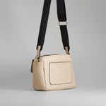 Bandolera bombeada solapa beige NYC