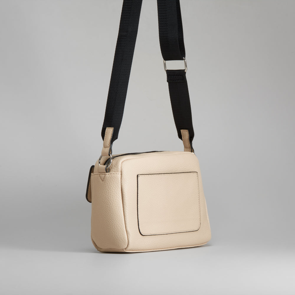 Bandolera bombeada solapa beige NYC