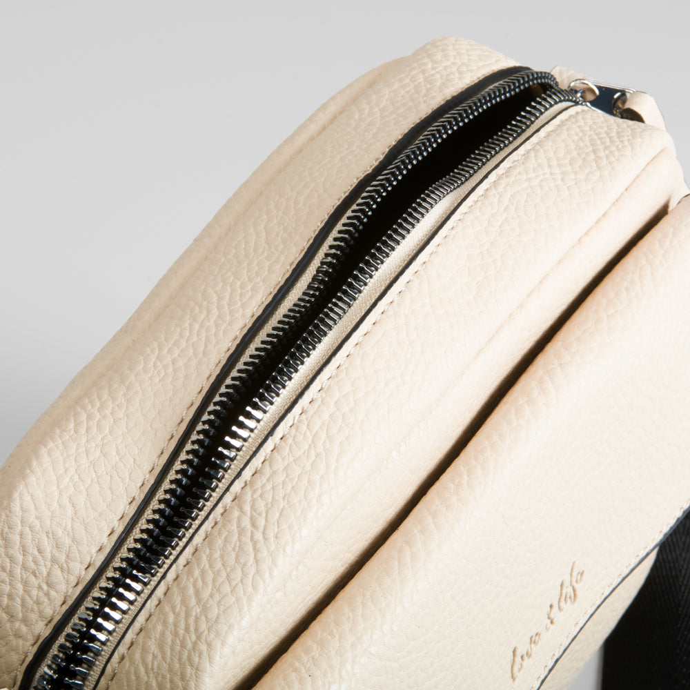 Bandolera bombeada solapa beige NYC