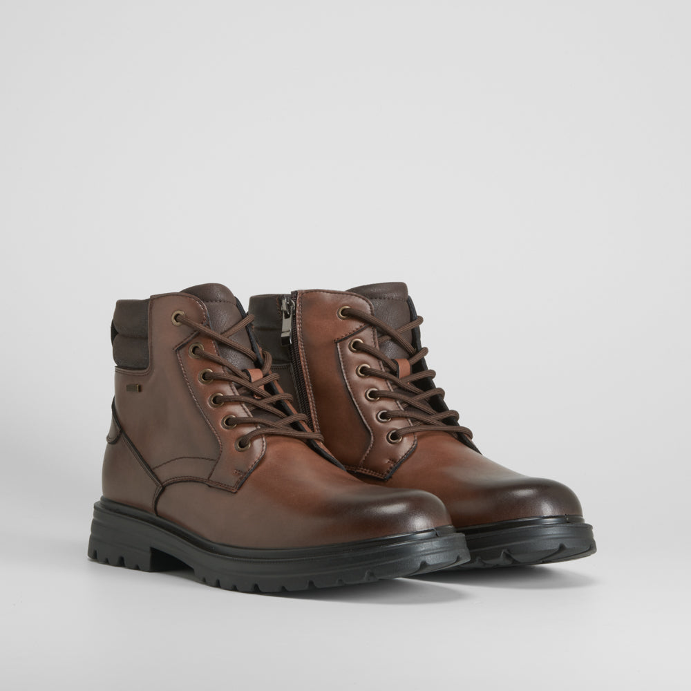 Bota de piel montaña de COMFEET