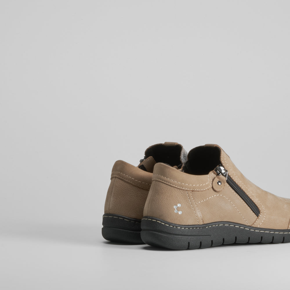 Zapato cerrado de piel con cremallera COMFEET