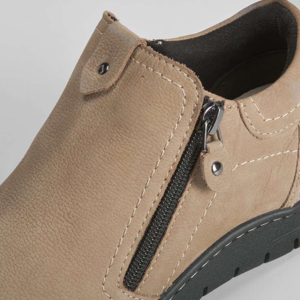 Zapato cerrado de piel con cremallera COMFEET