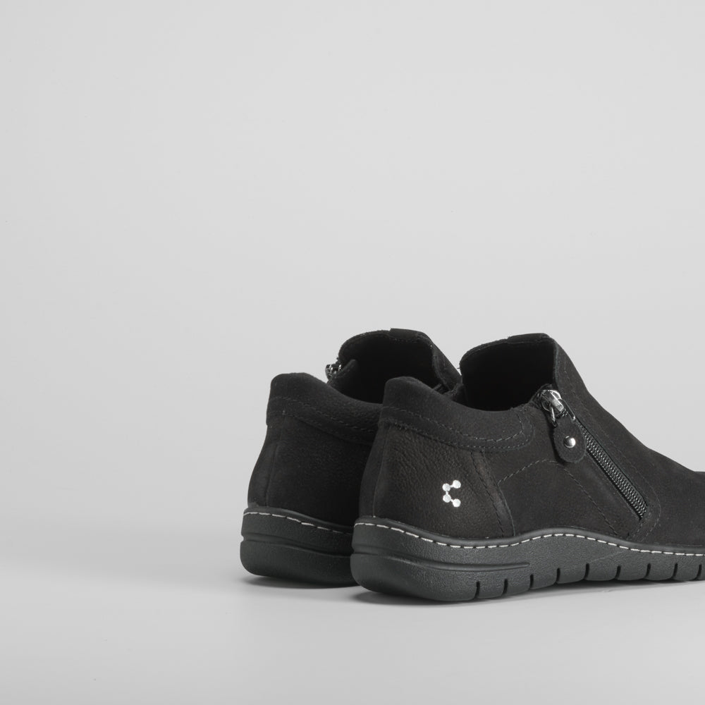 Zapato cerrado de piel con cremallera COMFEET