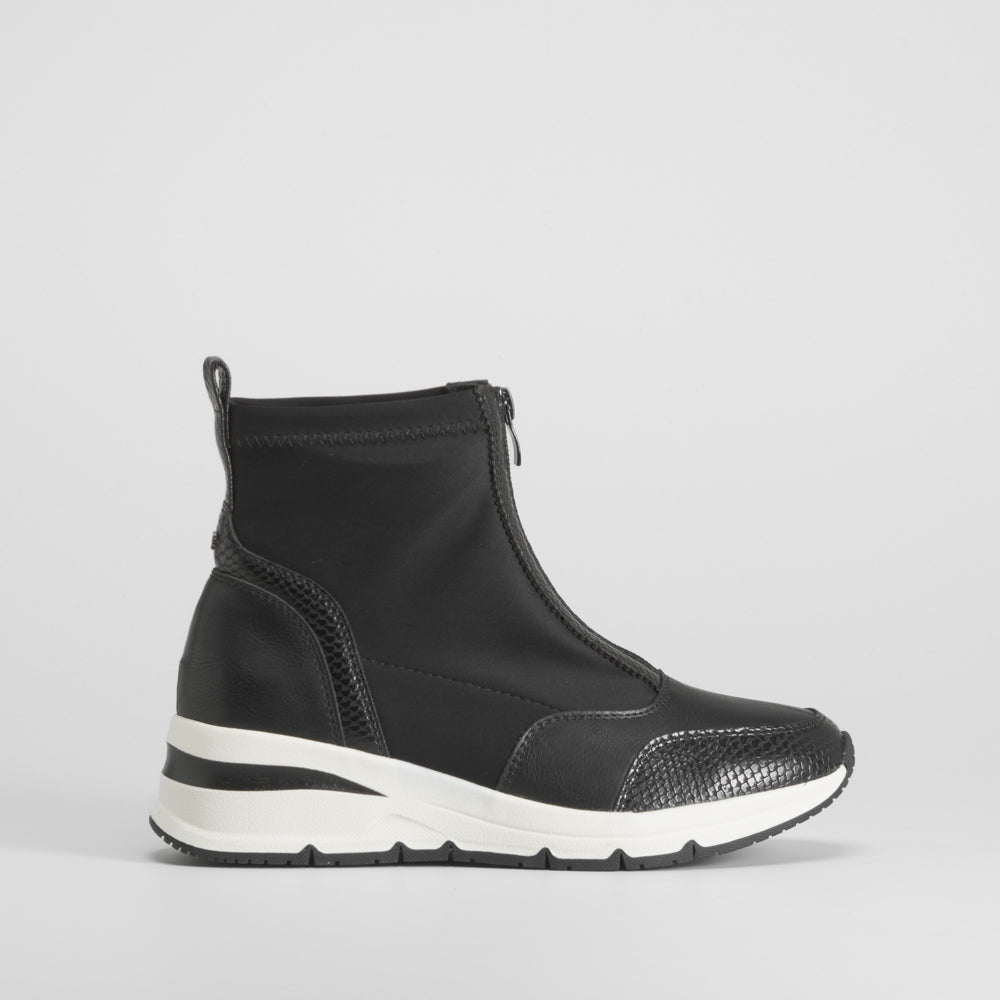 Zapatilla alta deportiva negra COMFEET