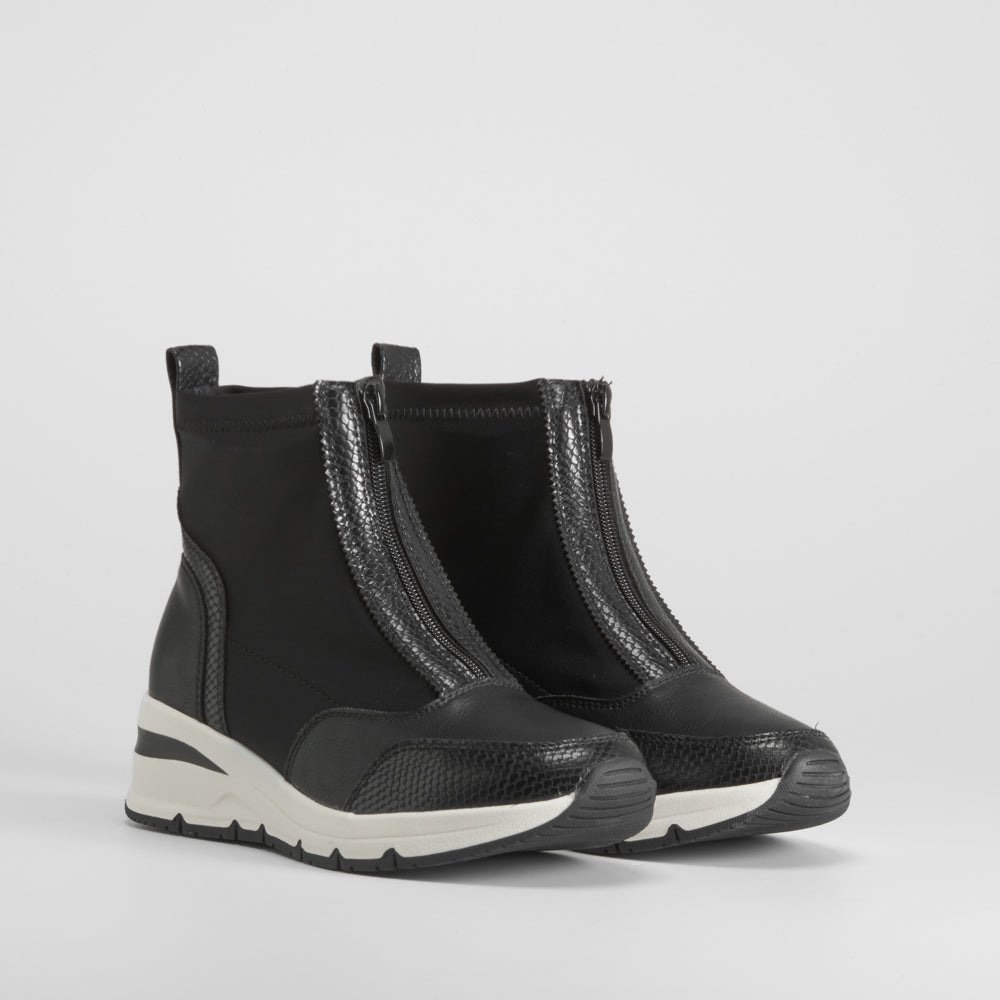 Zapatilla alta deportiva negra COMFEET