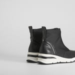 Zapatilla alta deportiva negra COMFEET