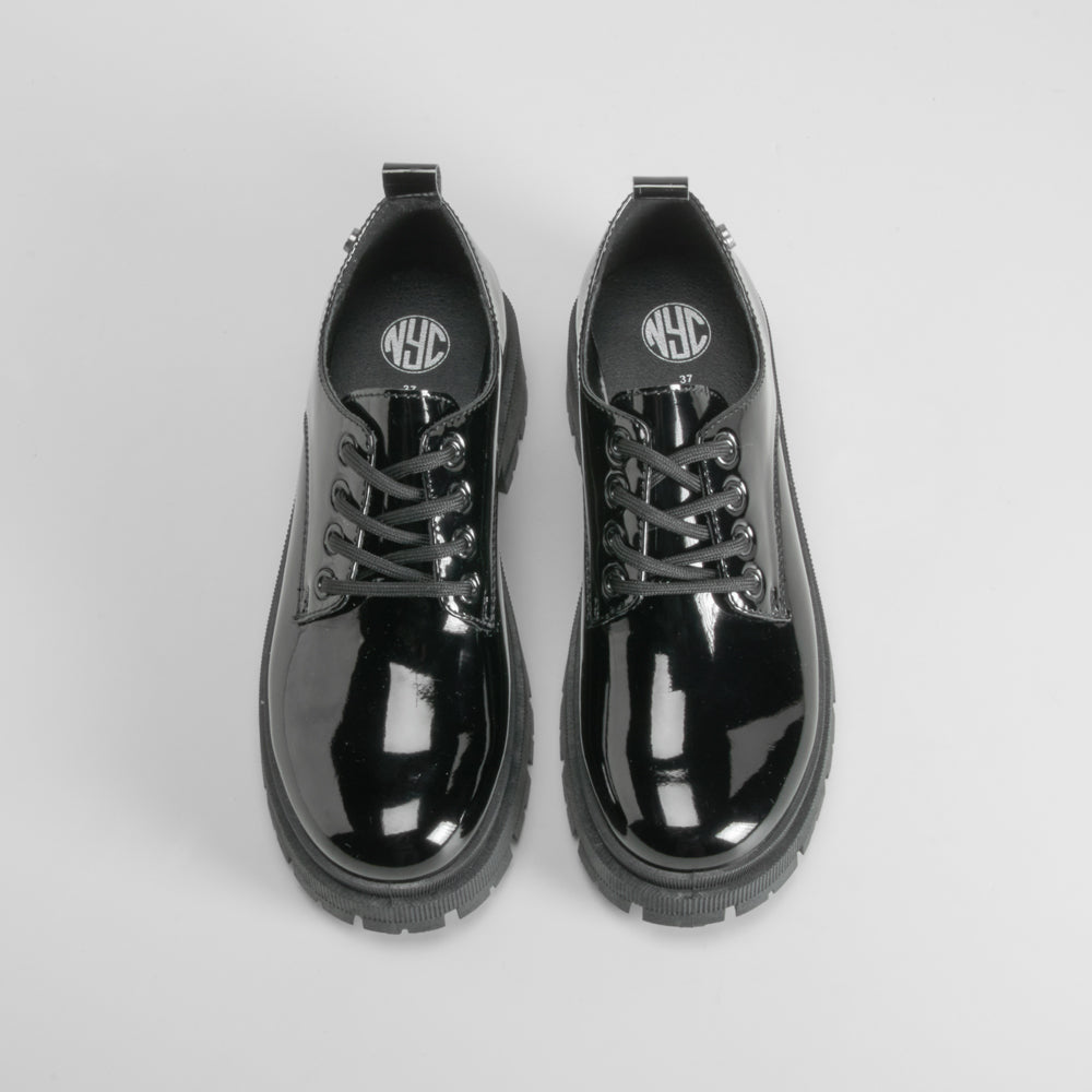 Blucher negro de charol con cordones NYC