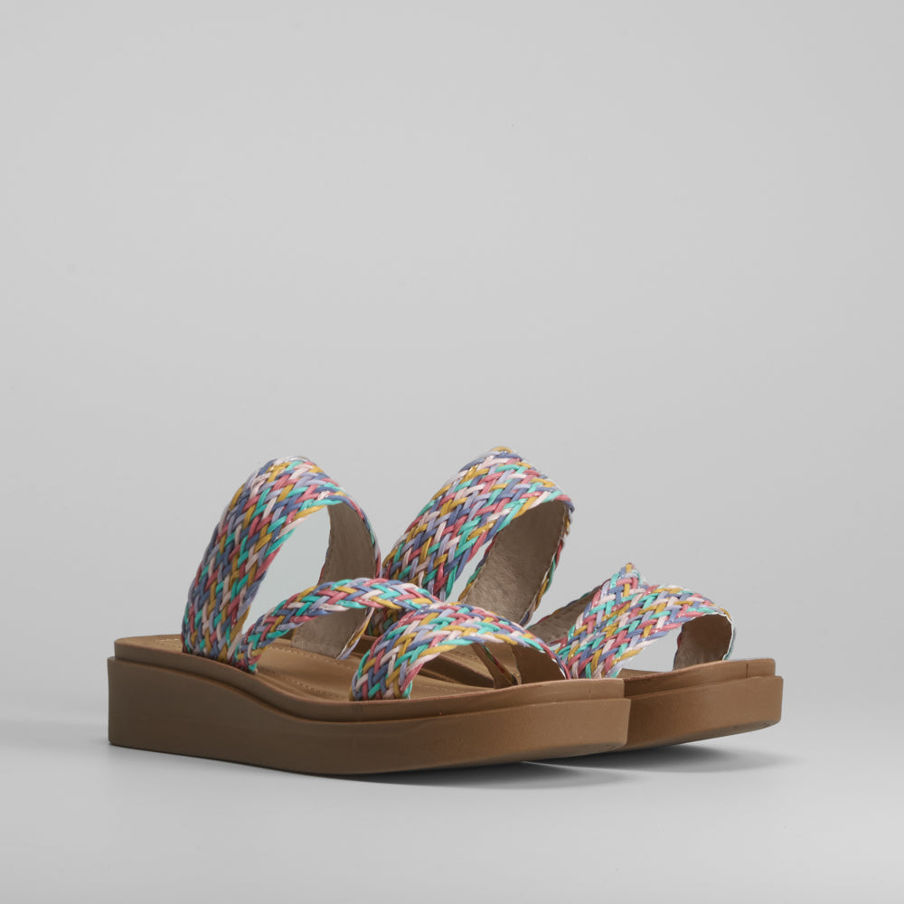 Sandalia multicolor cuña destalonada de NYC