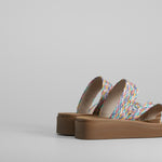 Sandalia multicolor cuña destalonada de NYC