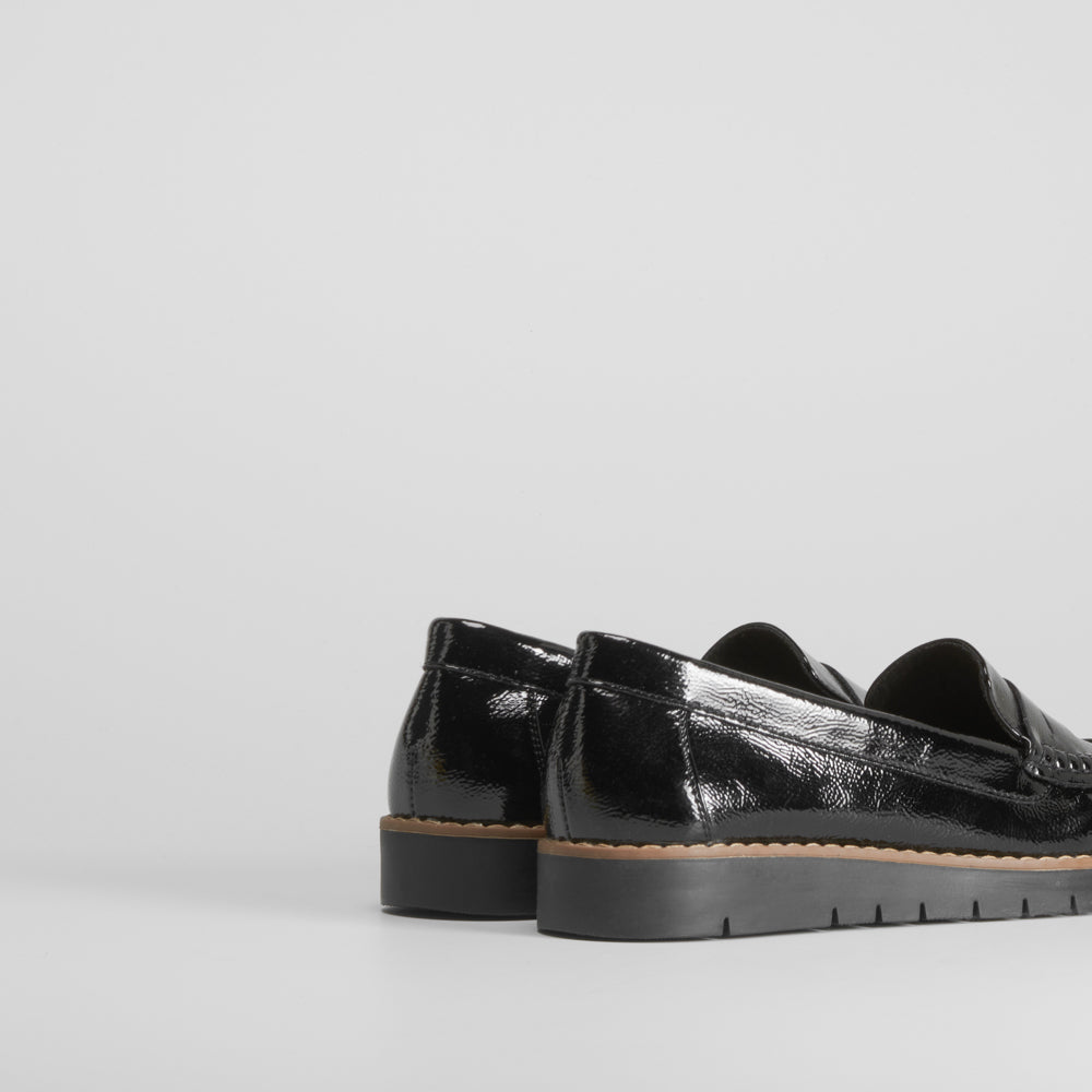 Mocasín plano dentado negro COMFEET