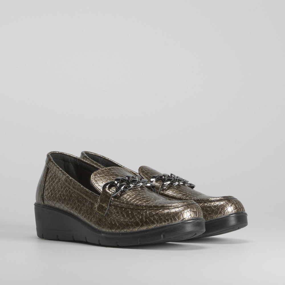 Mocasín cadena metalizado de COMFEET