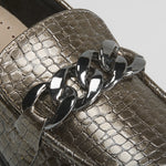 Mocasín cadena metalizado de COMFEET