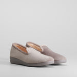 Zapatilla casa cerrada gris claro OLYNE