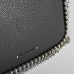 Bolso bandolera remaches negra NYC